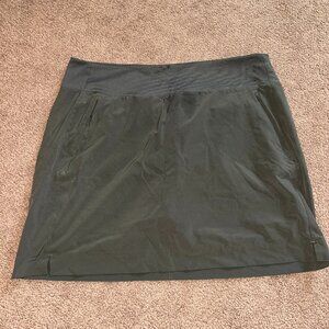 ATHLETA OLIVE SOHO SKORT SIZE 12